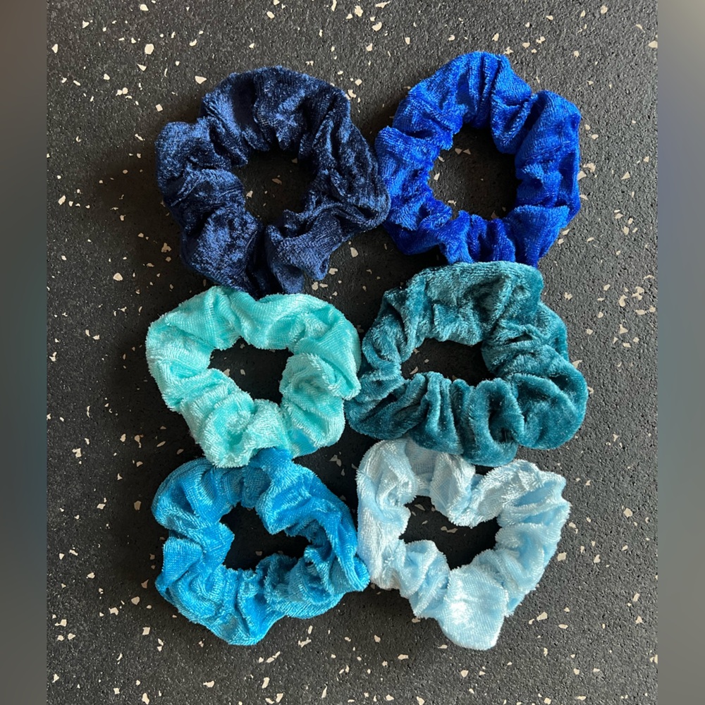💙 Velvet Scrunchie Bundle - 6 Blue Scrunchies
